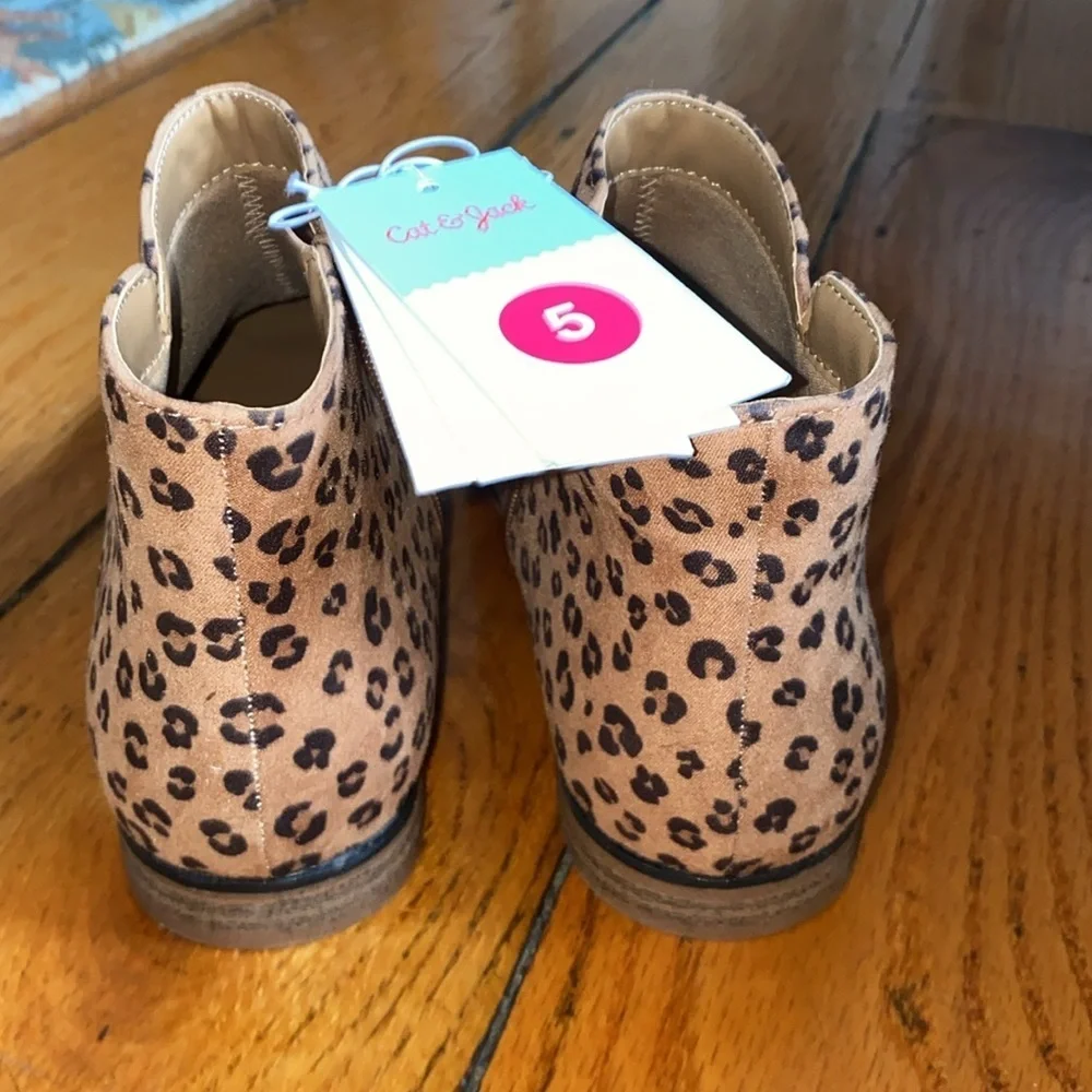 Cat & Jack size 5 leopard boots nwt